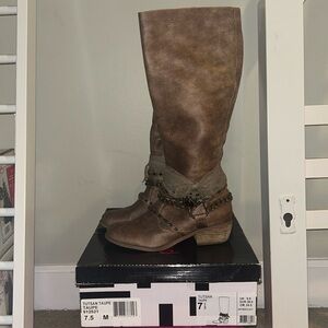 Not Rated Tustan Taupe Womens Embellished Boho Western High Boots Sz 7.5 Cowboy